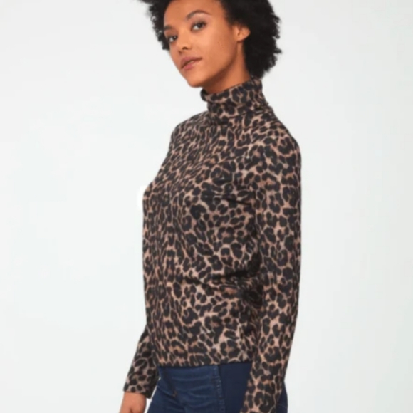 BEACH LUNCH LOUNGE SHAYNA ANIMAL PRINT SWEATER - Picture 7 of 7